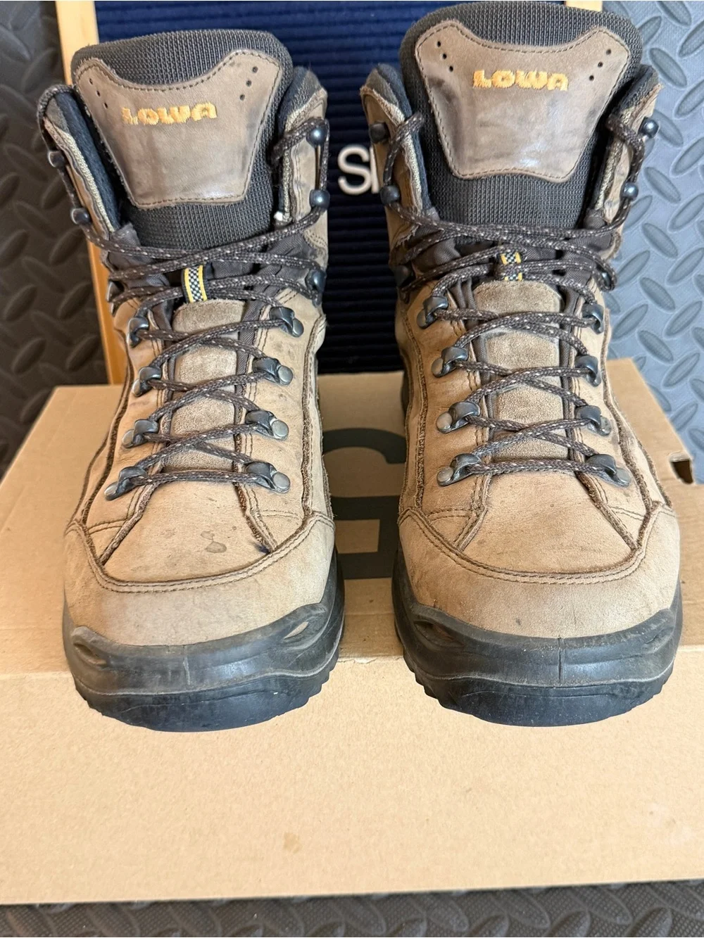 Lowa Renegade GTX Mid Boots Mens size 9.5 Brown Leather Hiking Trail (Bin#1)